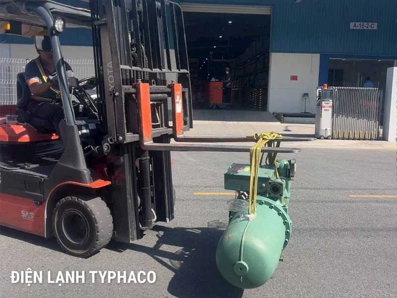 Dienlanhtyphaco-thay-may-nen-bao-tri-cum-chiller-160hp-tai-kcn-becamex-4