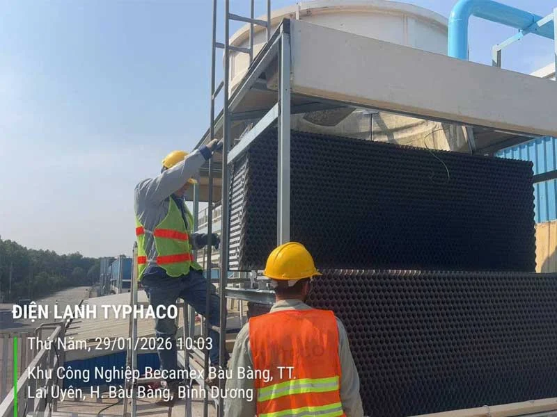 Dienlanhtyphaco-thay-may-nen-bao-tri-cum-chiller-160hp-tai-kcn-becamex-5