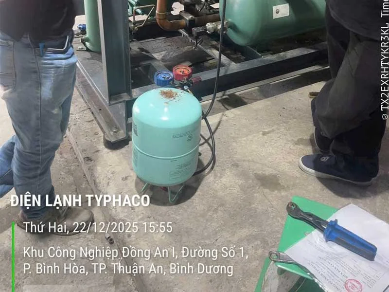 Bơm & sạc Gas cho hệ thống máy lạnh công nghiệp tại KCN Đồng An